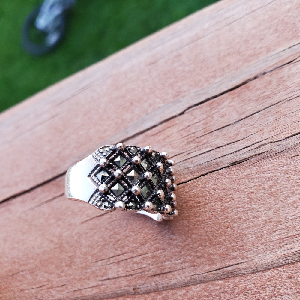 Vintage Marcasite Sterling Silver Ring (Size 7 1/2) - Picture 10 of 11